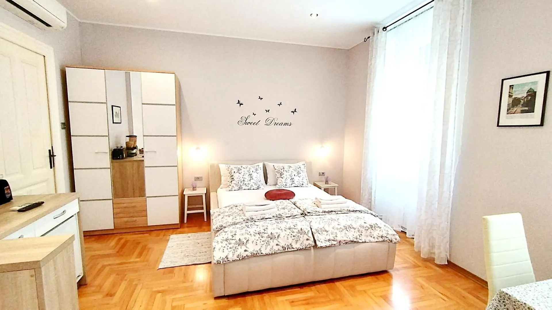 Lavender - City Room With Free Parking Pula