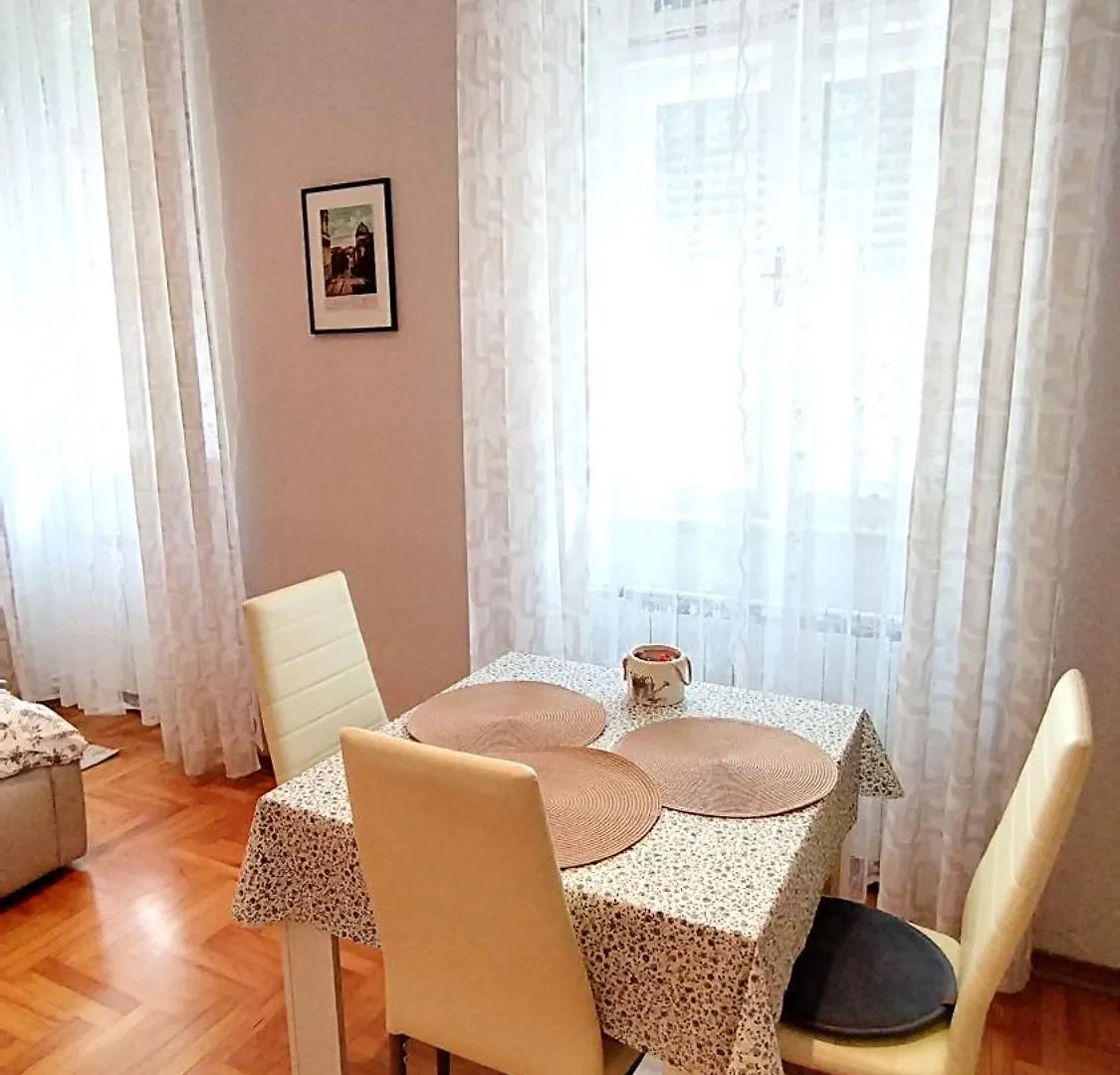 Gasthuis Lavender - City Room With Free Parking Pula