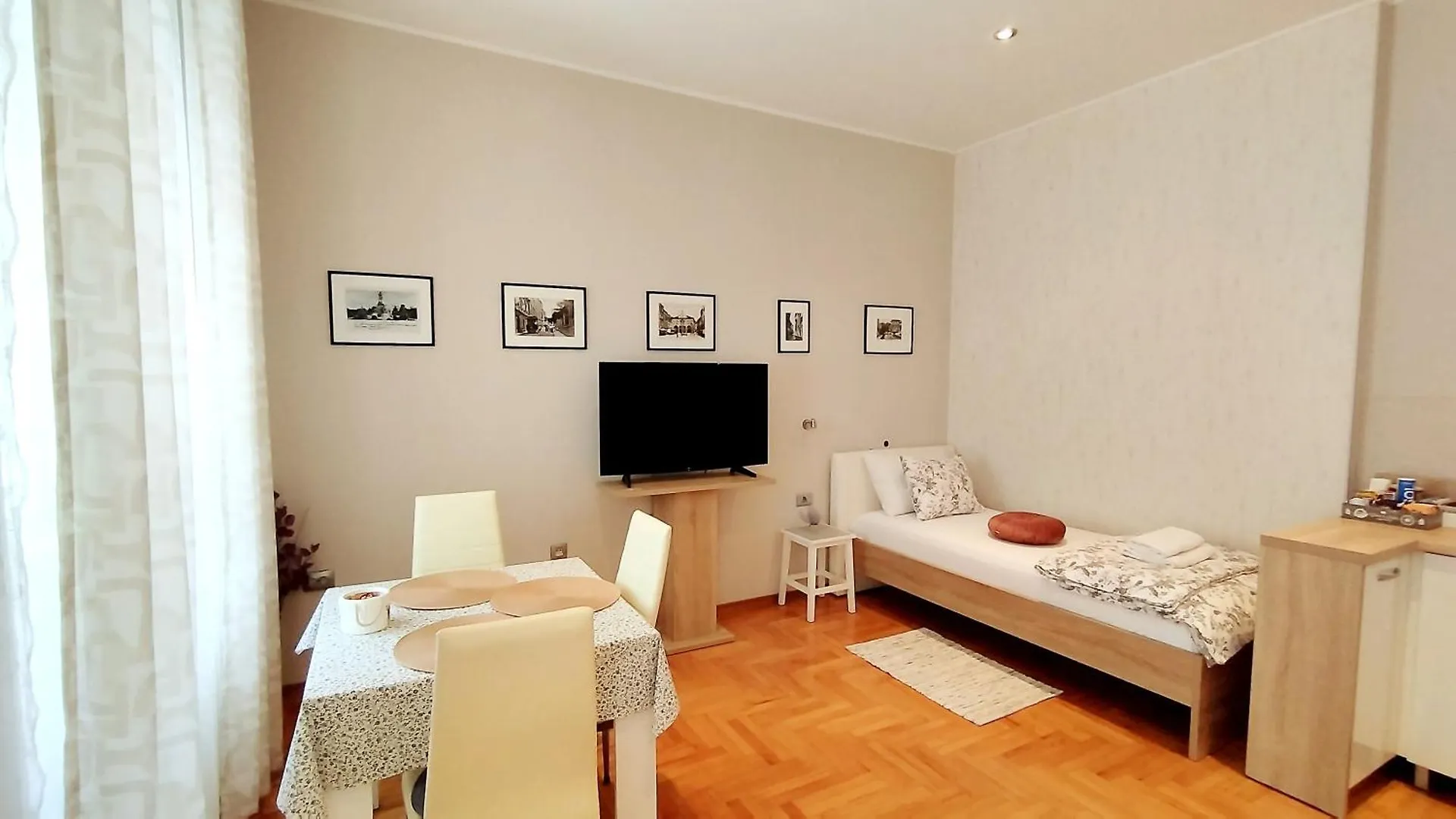 Lavender - City Room With Free Parking Pula