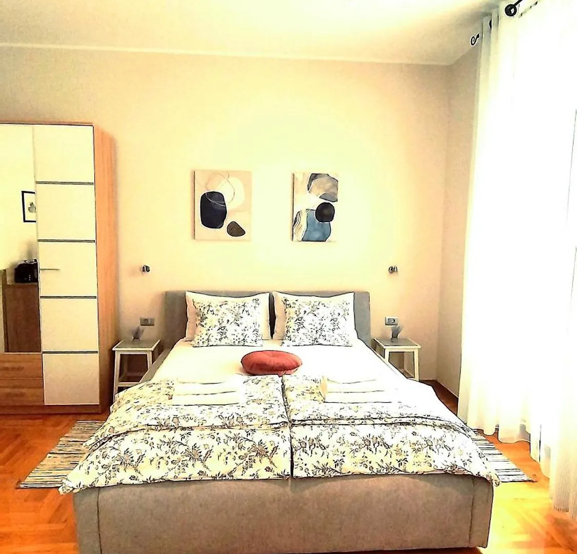 Lavender - City Room With Free Parking Pula