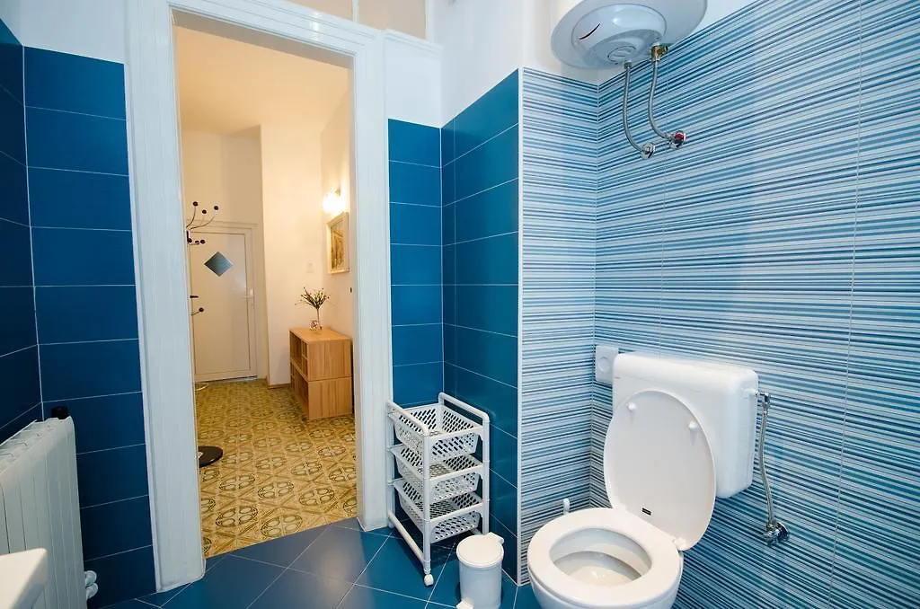 Lavender - City Room With Free Parking Pula Kroatië