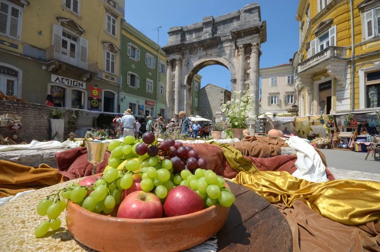 Gasthuis Lavender - City Room With Free Parking Pula