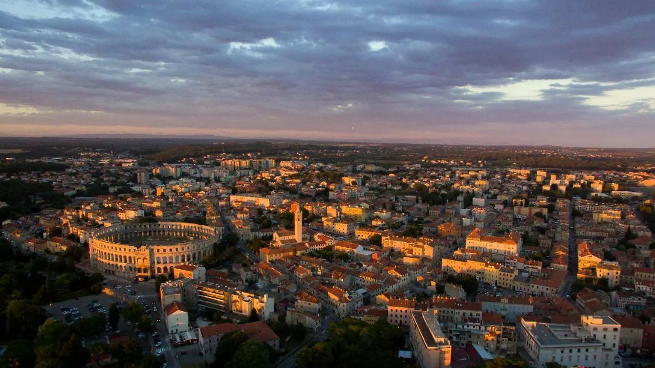 **** Gasthuis Lavender - City Room With Free Parking Pula Kroatië