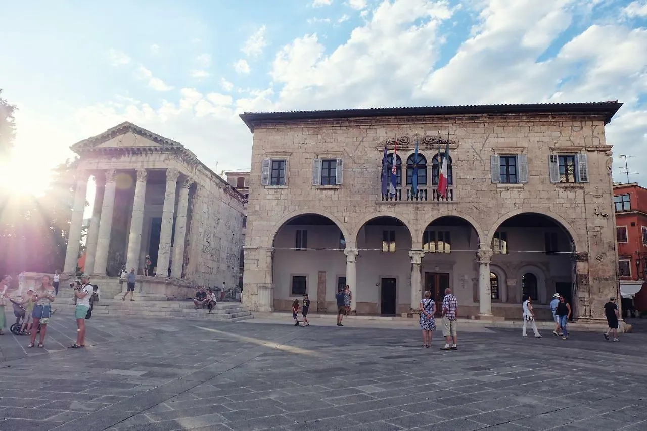 Lavender - City Room With Free Parking Pula
