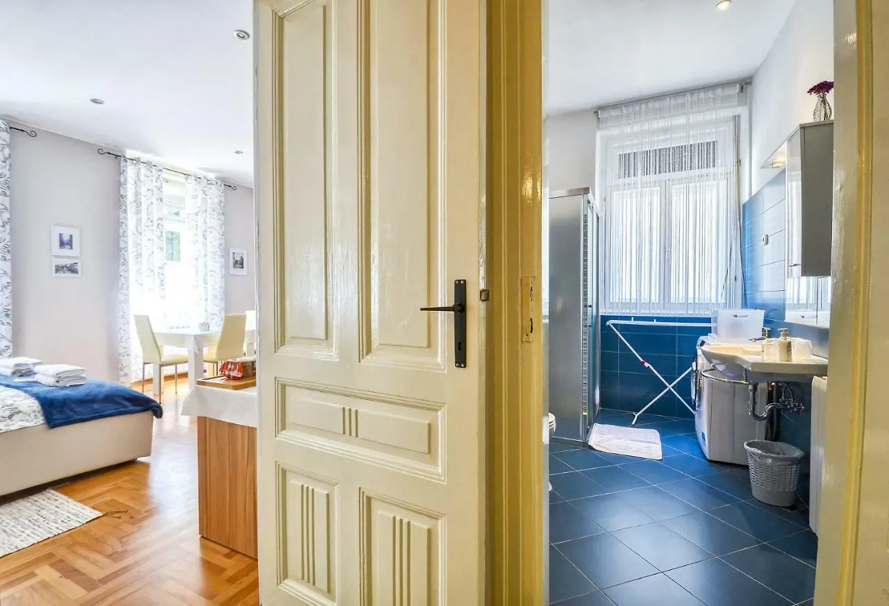Lavender - City Room With Free Parking Pula Gasthuis
