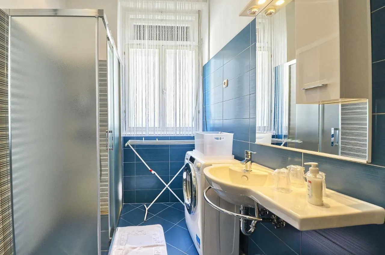 Lavender - City Room With Free Parking Pula