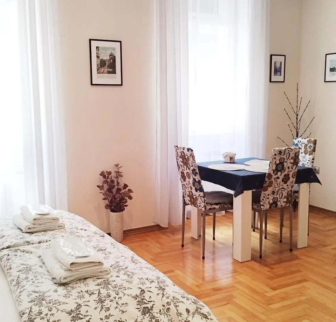 Lavender - City Room With Free Parking بولا
