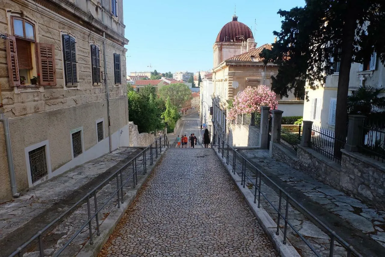 Lavender - City Room With Free Parking Guest house Pula